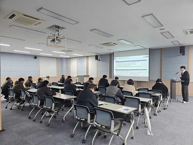 ▲ 강원테크노파크가 지난 12일 강원 강릉에서 '2026년 시군구연고산업육성사업 설명회'를 개최했다. ⓒ강원테크노파크