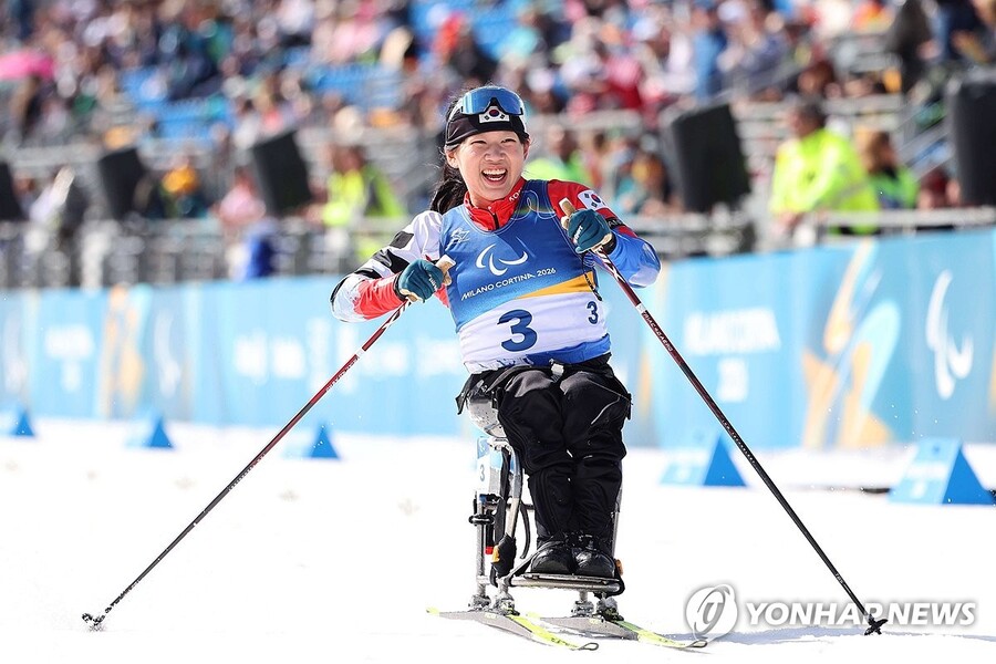 ▲ 김윤지가 바이애슬론 여자 스프린트 추적 결선에서 11분41초6의 기록으로 은메달을 목에 걸었다.ⓒ연합뉴스 제공