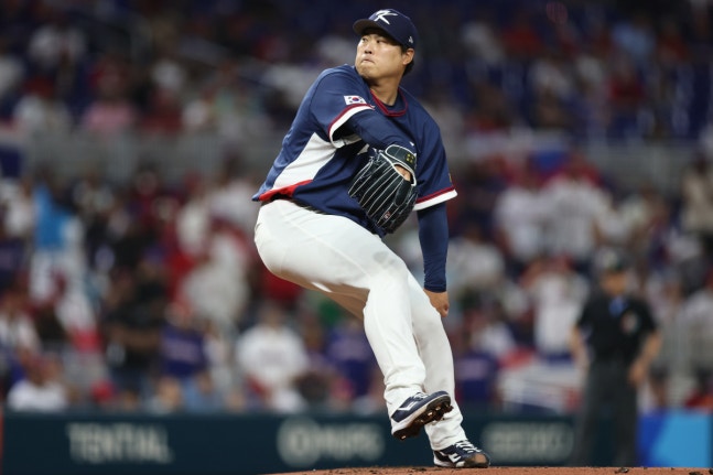 ▲ 류현진이 2회 말 3실점을 허용하며 조기 강판됐다.ⓒ연합뉴스 제공