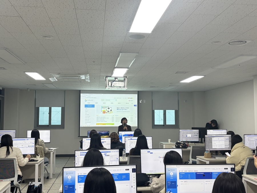 ▲ 경북교육청은 14일 구미시에 소재한 구미교육지원청에서 도내 신규 영양교사 28명을 대상으로 학교급식 운영의 안정적인 출발을 지원하기 위한 ‘4월 급식 입찰 성공하기’ 현장 지원 연수를 개최했다.ⓒ경북교육청