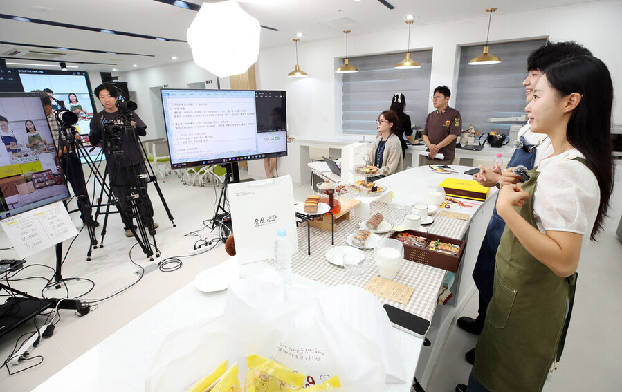 ▲ 광주 북구 소상공인 신성장 지원센터 라이브 커머스 운영ⓒ광주광역시 북구청 제공