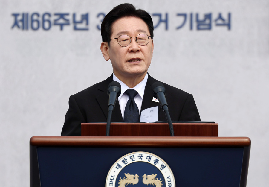▲ 이재명 대통령이 15일 경남 창원시 국립 3.15 민주묘지에서 열린 제66주년 3.15의거 기념식에서 기념사를 하는 모습. ⓒ뉴시스