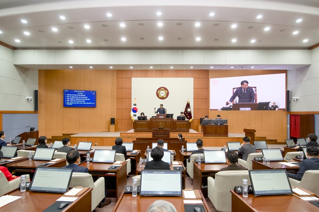 ▲ 강릉시의회가 지난 13일 제328회 강릉시의회(임시회) 제2차 본회의를 끝으로 5일간의 임시회 일정을 마쳤다. ⓒ강릉시의회