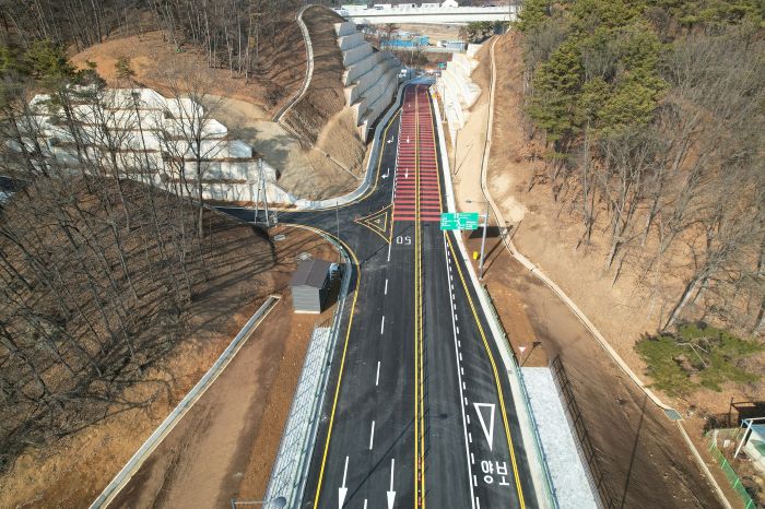 ▲ 세종시 전동면 심중리 일원 벤처밸리 산업단지와 국도1호선을 연결하는 진입도로 모습. 세종시는 총연장 0.38㎞, 왕복 2~4차로 규모의 진입도로를 개통해 산업단지 접근성과 물류 이동 효율을 높였다.ⓒ세종시