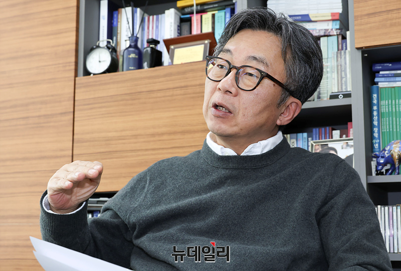 ▲ 고성수 건국대 부동산학과 교수가 뉴데일리와 인터뷰를 진행하고 있다. ⓒ서성진 기자