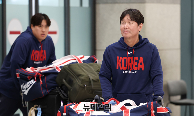 ▲ 류지현 감독과 류현진이 WBC 일정을 마치고 16일 인천공항을 통해 귀국했다.ⓒ뉴데일리