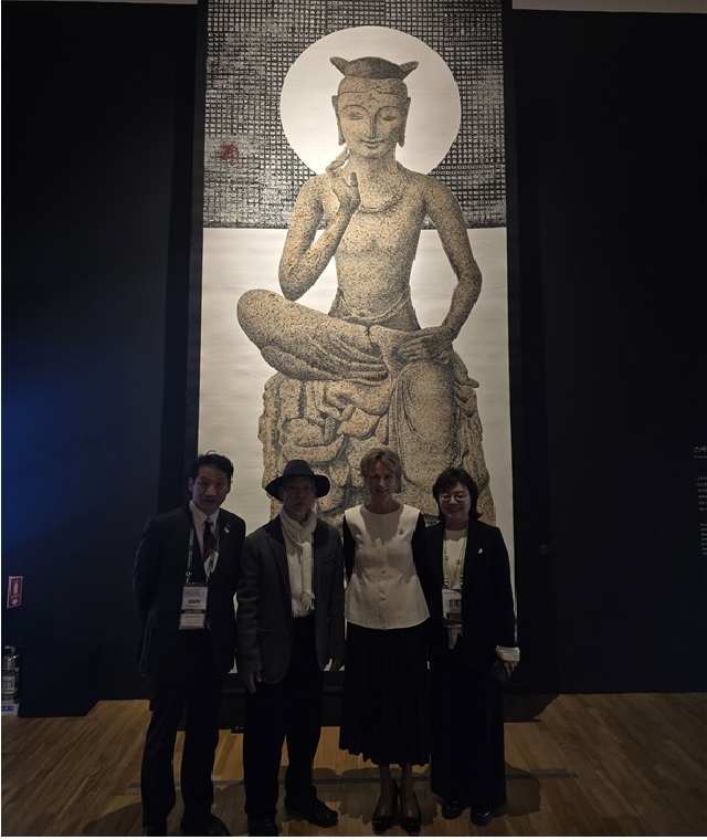 ▲ 왼쪽부터 김남일 경북문화관광공사 사장, 박대성화백, 카니 캐나다 총리부인, 양금희 경제부지사.ⓒ경북관광공사