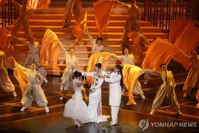 ▲ 15일(현지시각) 제98회 아카데미 시상식 무대를 꾸민 '골든' 공연. 출처=APⓒ연합뉴스