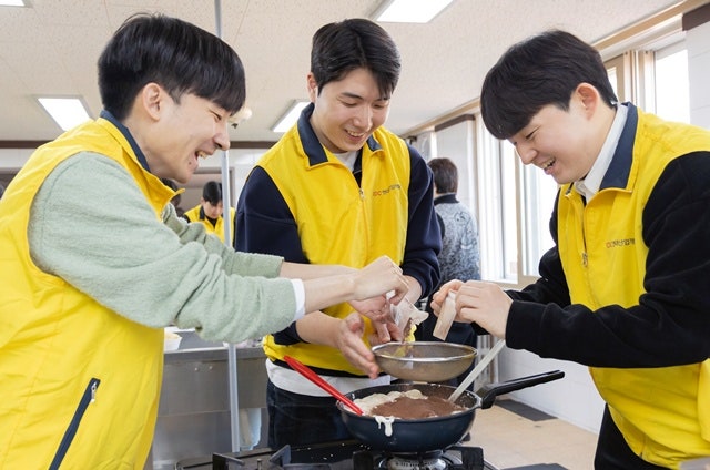 HDC현대산업개발, 신입사원 참여 나눔 봉사 … 노원구 아동에 '두쫀쿠' 전달