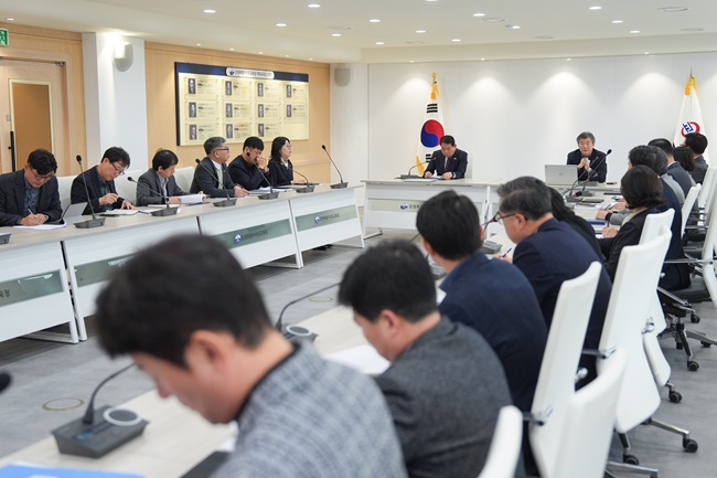 ▲ 강원도교육청이 16일 제1회 청렴강원교육 추진본부 회의를 열고 부서별 부패취약분야 추진계획을 보고를 통해 2026년도 청렴도 향상을 위한 추진 방향을 점검했다. ⓒ강원특별자치도교육청