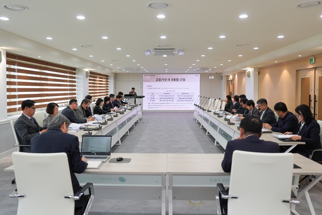 ▲ 강원도교육청이 16일 제1회 청렴강원교육 추진본부 회의를 열고 부서별 부패취약분야 추진계획을 보고를 통해 2026년도 청렴도 향상을 위한 추진 방향을 점검했다. ⓒ강원특별자치도교육청