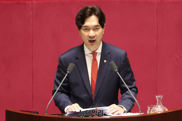 ▲ 박성훈 국민의힘 의원이 2025년 9월 29일 오후 국회 본회의에서 국회 증언·감정 등에 관한 법률 일부개정법률안(대안)'에 대한 반대 무제한 토론(필리버스터)을 하고 있다. ⓒ이종현 기자