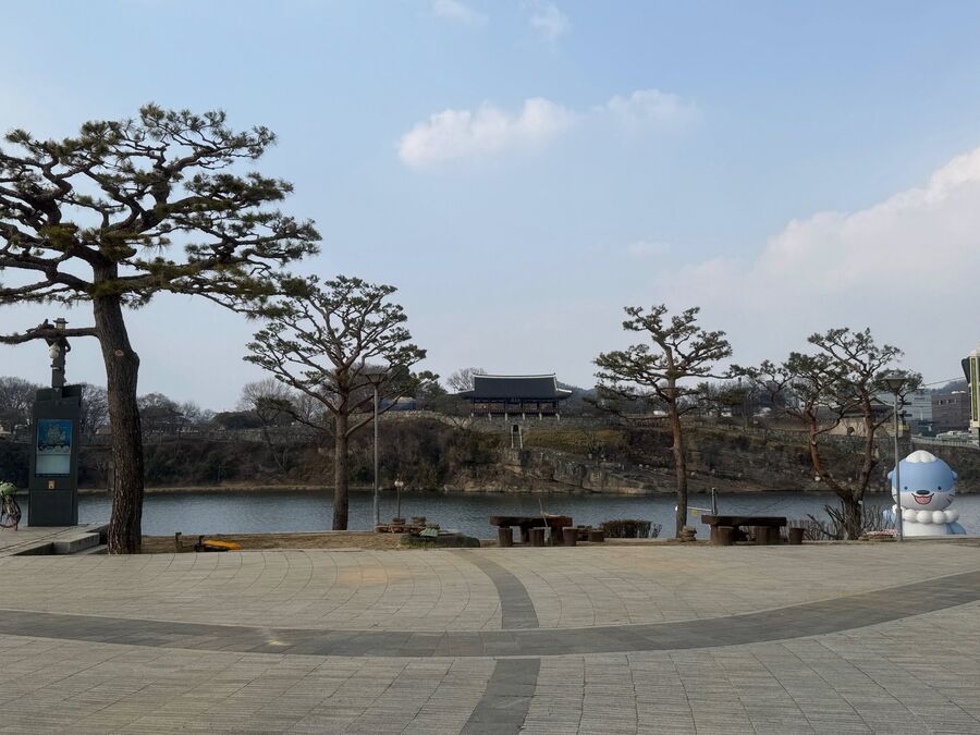 ▲ 진주시는 남가람공원을 진주성과 남강 경관을 한눈에 조망할 수 있는 특화 공원으로 조성해 시민과 방문객이 남강과 진주성을 보다 쾌적하게 즐길 수 있는 공간을 조성한다는 방침이다.ⓒ진주시