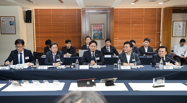 ▲ 배경훈 부총리 겸 과학기술정보통신부 장관이 17일 오후 서울 중구 한국프레스센터에서 열린 '국민성장펀드 K엔비디아 프로젝트 민관합동 간담회' 에서 인사말을 하고 있다.ⓒ과학기술정보통신부