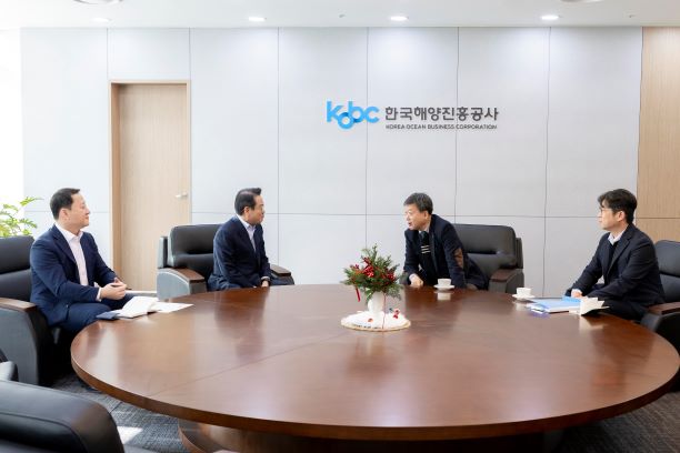 ▲ 남한권 울릉군수는 지난13일 한국해양진흥공사를 방문해 안병길 사장과 면담을 갖고있다ⓒ한국해양진흥공사