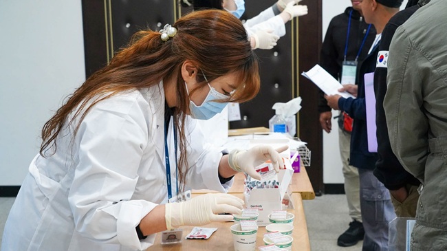 ▲ 양구군보건소가 외국인 계절근로자의 입국 증가에 대응해 지역사회 안전과 건전한 근로환경 조성을 위한 '외국인 계절근로자 마약검사 지원사업'을 추진한다. ⓒ양구군