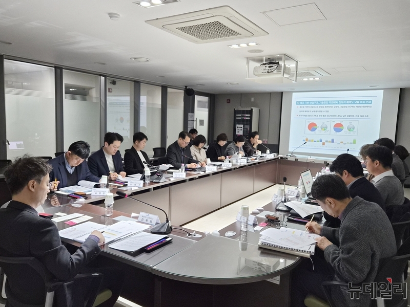 ▲ 17일 오후 충북연구원에서 열린 '충북 청년 창업생태계 활성화 간담회'. ⓒ표윤지 기자