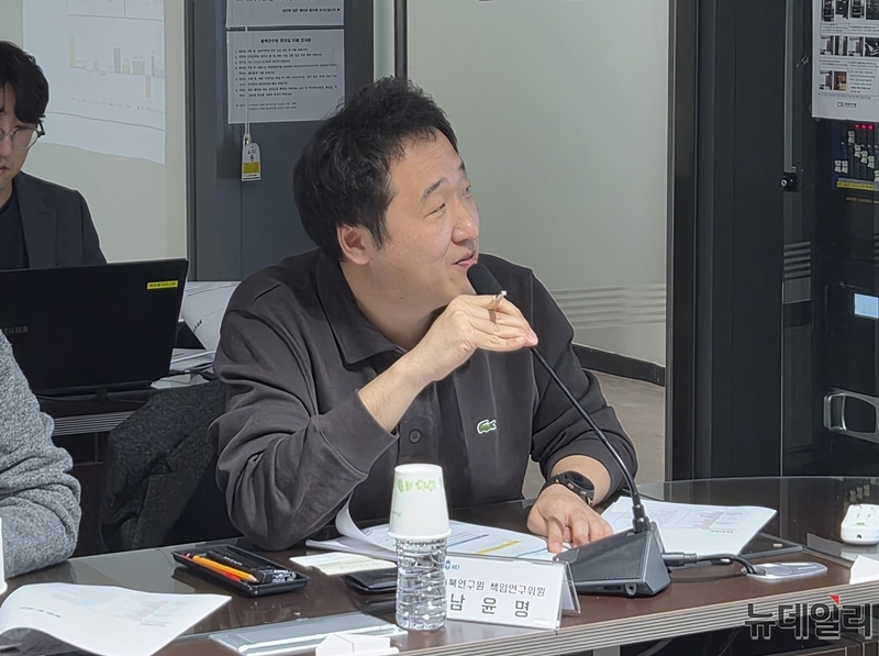 ▲ 남윤명 충북연구원 책임연구위원이 17일 열린 '충북 청년 창업생태계 활성화 간담회'에서 충북 기술창업 생태계 현황 및 활성화 방안을 발표하고 있다. ⓒ표윤지 기자