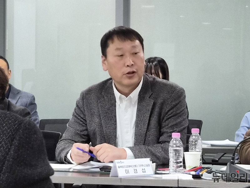 ▲ 이경섭 충북창조경제혁신센터 지역혁신실장이 17일 열린 '충북 청년 창업생태계 활성화 간담회'에서 발언하고 있다. ⓒ표윤지 기자