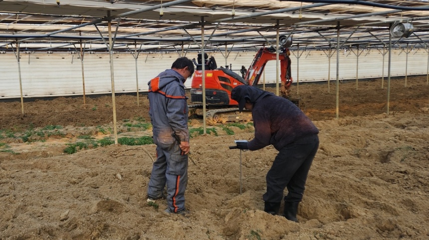 ▲ 고양시는 영농철을 앞두고 고품질 농산물 생산을 위해 작물 재배지 토양검정 및 맞춤형 시비 컨설팅을 실시한다 ⓒ고양특레시 제공