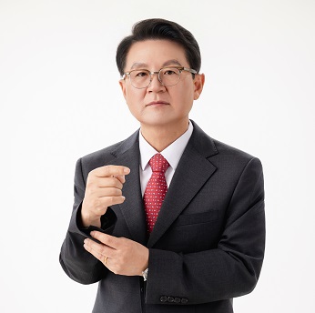 ▲ 윤갑근 국민의힘 충북지사 예비후보ⓒ윤갑근 후보 제공.