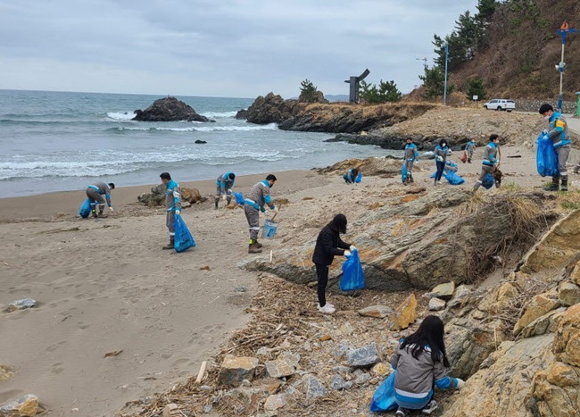 ▲ 삼척시가 27일까지 관내 기업체와 함께 '1사 1하천 가꾸기 운동'을 전개한다. ⓒ삼척시