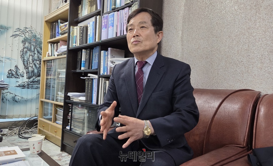 ▲ 최유철 전 의성군의회 의장은 인구 감소와 청년 유출이라는 위기 속에서 대구경북 통합신공항이라는 기회를 활용해 의성을 대한민국 최고의 ‘고품질 인생도시’로 만들겠다는 청사진을 제시했다.ⓒ뉴데일리