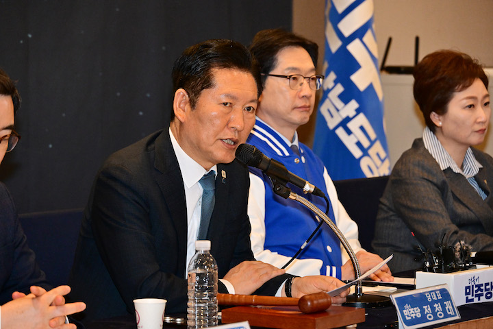 ▲ 정청래 더불어민주당 대표가 18일 경남 진주시 MBC 컨벤션 진주에서 열린 민생현장 최고위원회에서 발언하고 있다. ⓒ뉴시스