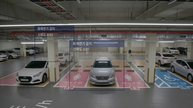 ▲ AI 기반 화재감지 CCTV를 통해 화재연기가 감지됐을 경우 관제실 모니터에 보이는 예시 이미지. ⓒGS건설