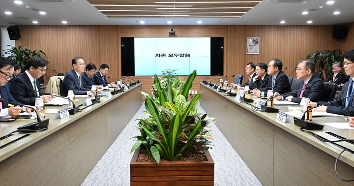 ▲ 이형일 재정경제부 차관이 18일 오후 서울 영등포구 한국수출입은행에서 열린 한미전략투자공사 설립위원회 출범 1차 회의에서 발언하고 있다.ⓒ재정경제부