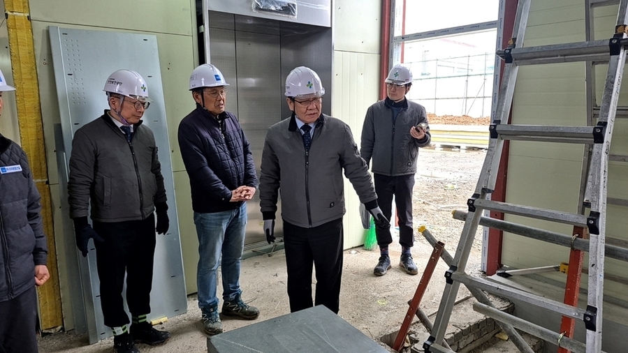 ▲ 최근 대형 재해가 발생한 광주 지역의 산업재해 예방을 위해 광주 서구 매월동 소재 모아종합건설(주) 신축 현장을 방문하여 현장 경영을 실시하고있다.ⓒ한국산업안전보건공단 제공