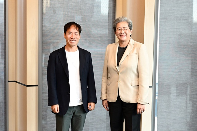 ▲ 왼쪽부터 김성훈 업스테이지 대표와 리사 수 AMD 최고경영자(CEO).ⓒ업스테이지