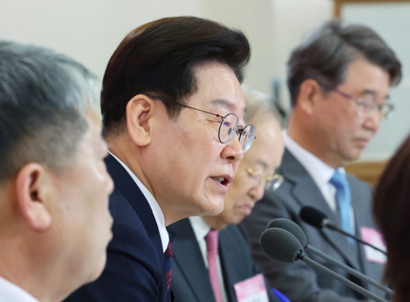 ▲ 이재명 대통령이 19일 청와대에서 열린 '새 정부 경사노위 제1기 출범을 맞이하여 대통령과 함께하는 노동정책 토론회'에서 발언하고 있다. ⓒ뉴시스