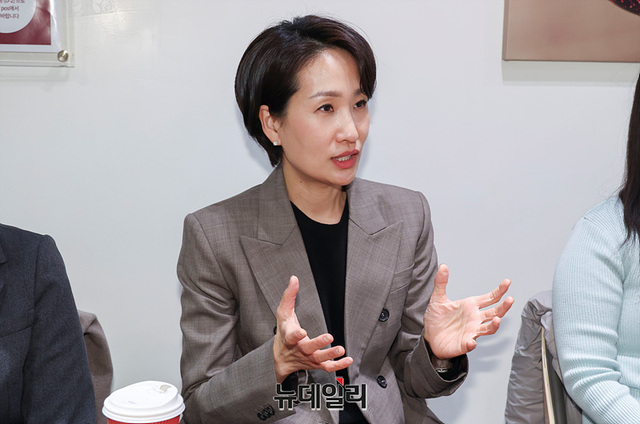 ▲ 김수민 전 의원이 국민의힘 브랜드전략 태스크포스(TF) 단장 시절인 지난 1월 22일 서울 여의도 한 카페에서 발언하는 모습. ⓒ서성진 기자