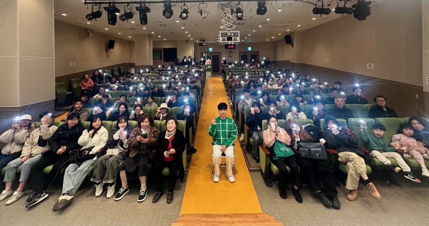 ▲ 동두천시는 평생학습관에서 시민 200여 명이 참석한 가운데‘2026년 DDC AI-시민대학’특강을 개최했다 ⓒ동두천시 제공