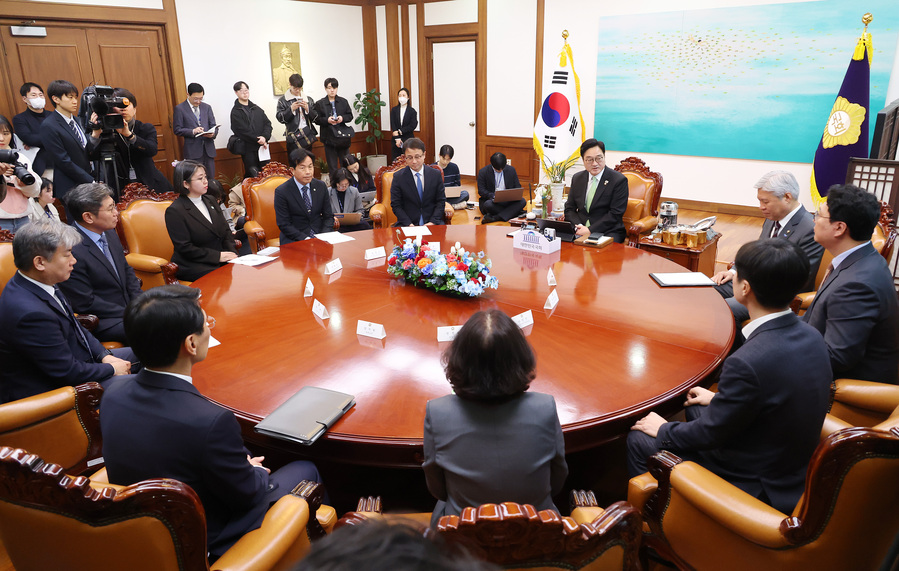 ▲ 우원식 국회의장이 19일 오후 서울 여의도 국회에서 열린 초당적 개헌추진을 위한 제정당 연석회의에서 발언하고 있다. ⓒ뉴시스