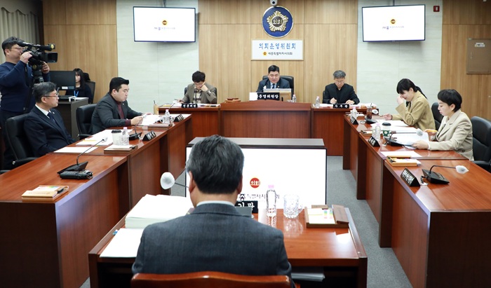 ▲ 세종시의회 의회운영위원회가 19일 제104회 임시회 제2차 회의를 열고 안건 등을 심의하고 있다.ⓒ세종시의회