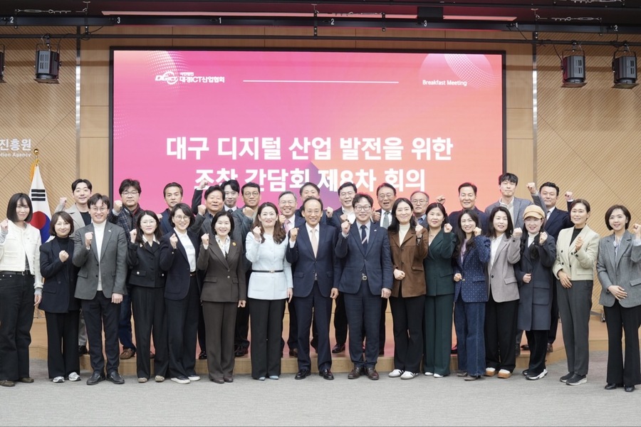 ▲ 추경호 의원(대구시장 출마예정자)은 19일 수성알파시티 내 SW융합기술지원센터에서 대구 지역 IT 기업 대표들과 조찬 간담회를 가졌다.ⓒ추경호 의원실