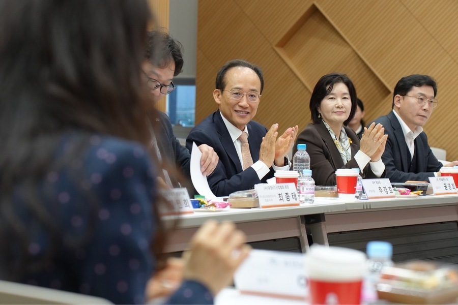 ▲ 추경호 의원은 산업 전반에 AI와 ICT 기술이 폭넓게 적용되는 추세에 맞춰 강력한 산업 거버넌스 체계 구축의 필요성을 역설했다.ⓒ추경호 의원실