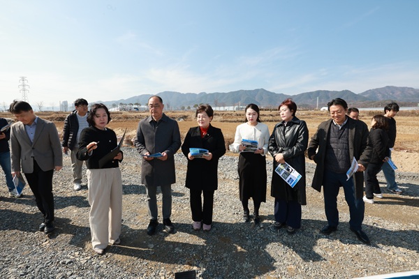 ▲ 제천시의회 자치행정위원회, 제천 시립미술관 건립현장 점검