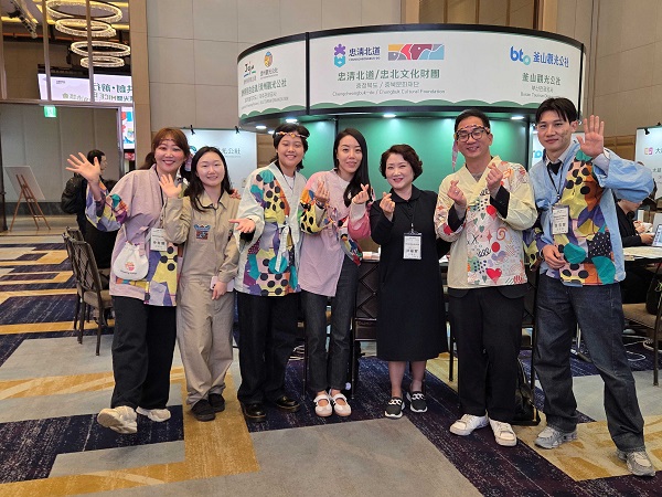 ▲ 대만 관광페스티벌에 참가한 충북 공동마케팅 팀이 관람객들에게 충북의 매력을 호소하고 있다.ⓒ충북문화재단 제공