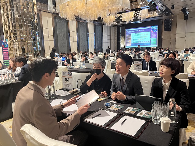 ▲ 경북문화관광공사는 지난 11일과 12일 이틀간 홍콩과 선전에서 열린 K-관광로드쇼에 참가해 현지 관광업계를 대상으로 경북 관광자원을 집중 홍보했다.ⓒ경북관광공사