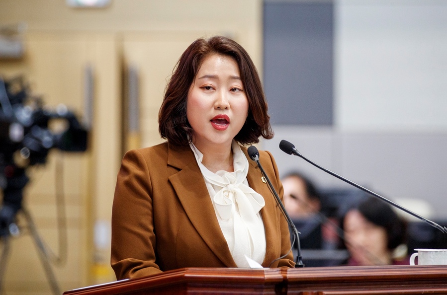 ▲ 박채아 의원은 제361회 임시회 제1차 본회의 도정질문에서 경북이 타 지역의 폐기물 처리 부담을 고스란히 떠안고 있는 불합리한 구조를 강도 높게 비판했다.ⓒ경북도의회