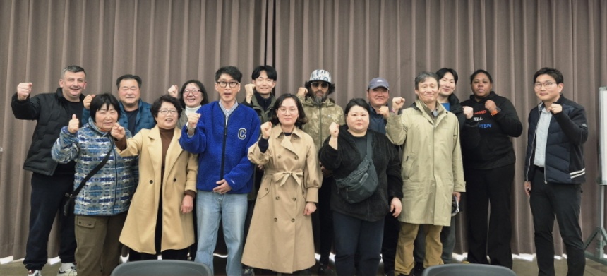 ▲ 동두천시는 커뮤니티센터에서‘2026년 캠프보산 월드푸드 스트리트 운영자 간담회’를 개최했다 ⓒ동두천시 제공