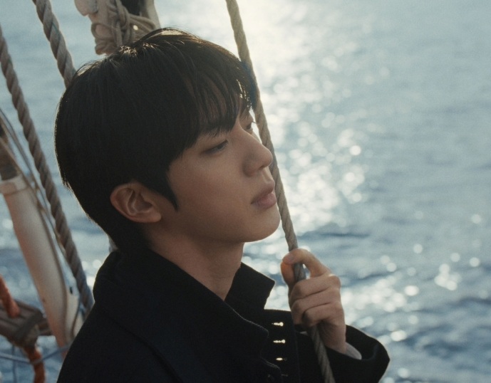 [영상] "영화야, 뮤직비디오야?" BTS 신곡 'SWIM' MV 화제 … 리스본 바다 배경, 영화 뺨치는 '영상美'