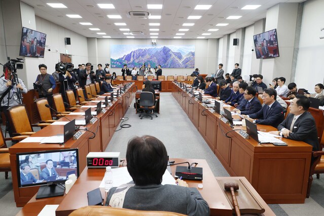 ▲ 서영교 국회 국조특위 위원장이 20일 오전 서울 여의도 국회에서 열린 윤석열정권정치검찰조작기소의혹사건 진상규명국정조사특별위원회에서 회의를 주재하고 있다. ⓒ뉴시스