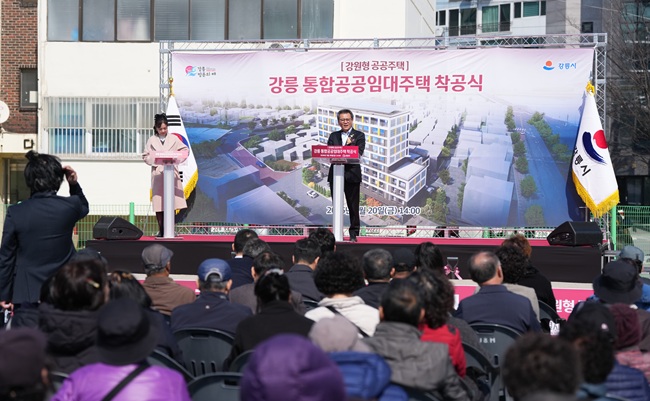 ▲ 축사하고 있는 김홍규 강릉시장. ⓒ강릉시