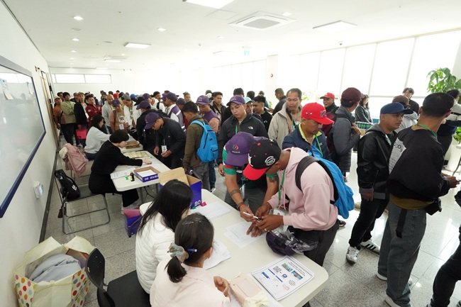 ▲ 필리핀 산후안시 외국인 계절근로자들 모습. ⓒ홍천군