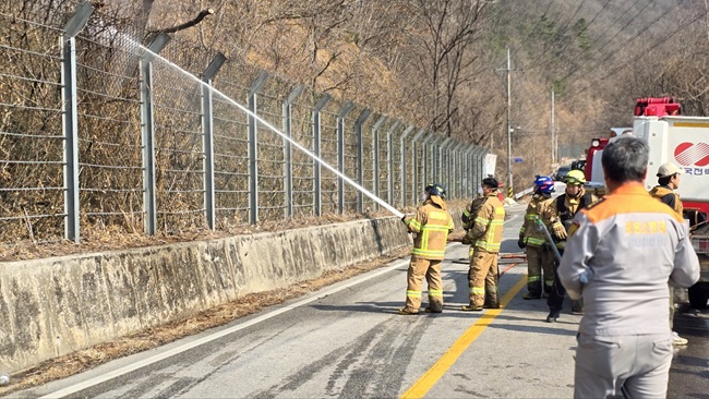 ▲ 산불진화 모습. ⓒ춘천시