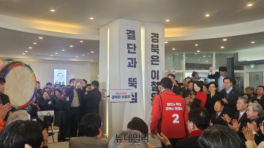 ▲ 이철우 지사는 “이제 기계가 일을 대신하는 4차 산업 시대를 맞아 먹고 놀고 즐기는 관광 산업을 육성해 20년 안에 다시 인구 1등의 영광을 되찾겠다”고 강조했다.ⓒ뉴데일리